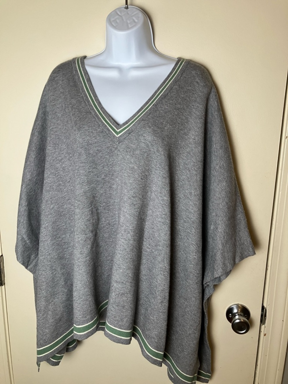 House of Harlow 1960 Grey Preppy Green Trim Poncho One Size Layering Cozy
